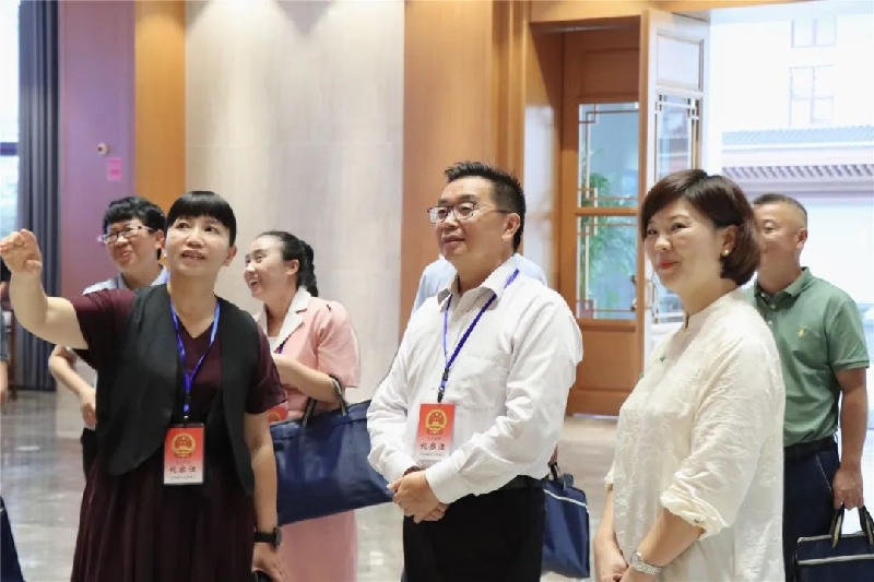 1十四届全国人大代表红河文山小组在红河书院集中视察.jpg