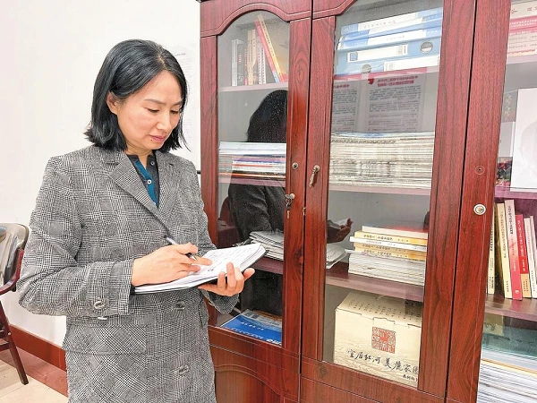 王长林做调研记录。刘宇丹 摄.jpg