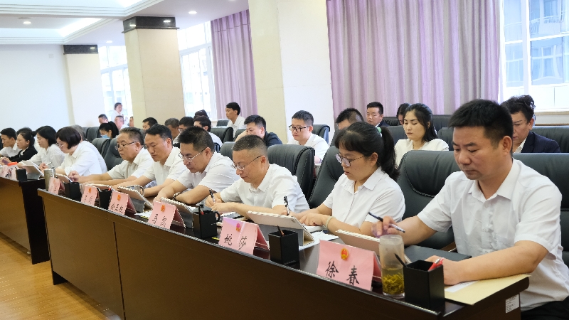 3市人大常委会组成人员对市人社局等4家单位开展工作评议并进行满意度测评.jpg