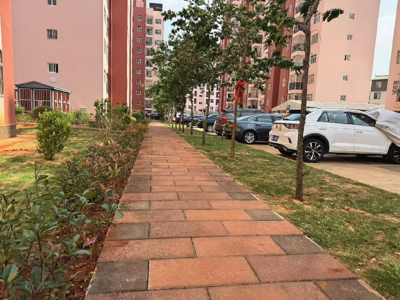 3在小区内增设停车位，解决停车难问题.jpg