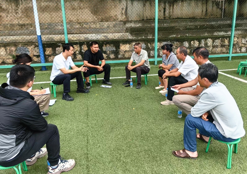 3乐白道街道人大工委在卧龙邑村召开街道群众代表议事会（资料图）。开远市人大常委会供图.jpg