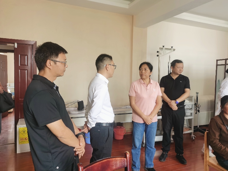 1石屏县人大常委会开展基层医疗卫生服务能力建设情况专题调研-1.jpg