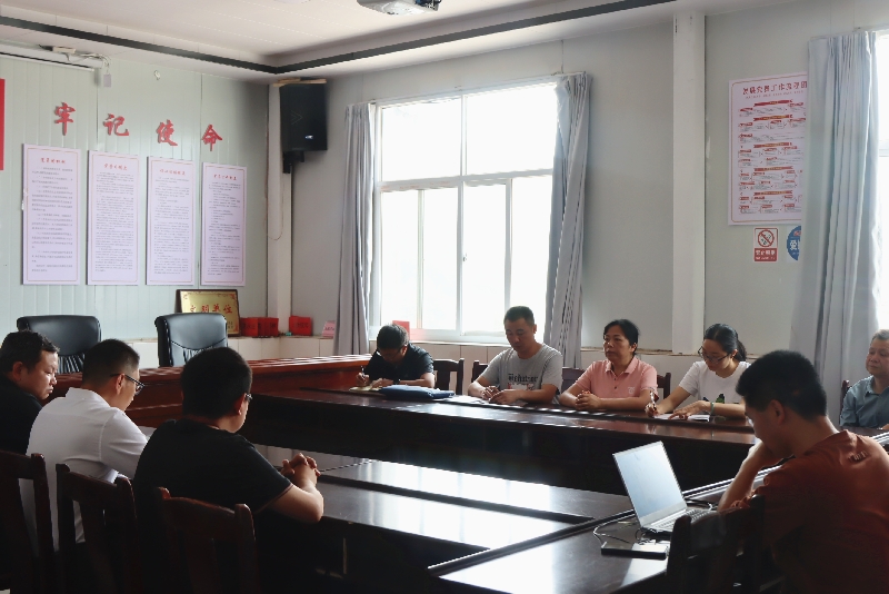 2石屏县人大常委会开展基层医疗卫生服务能力建设情况专题调研-3.jpg
