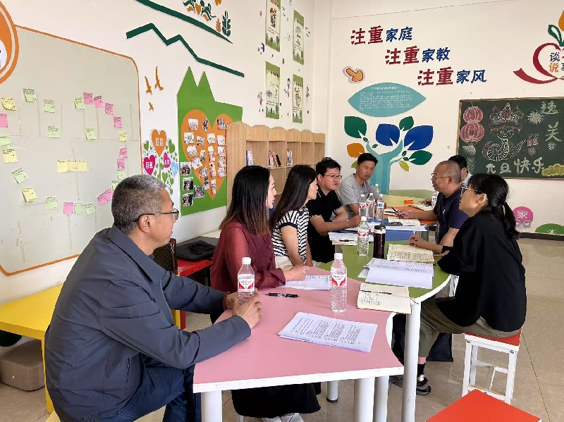 1县人大常委会调研组到中枢镇“儿童之家”开展工作调研.jpg