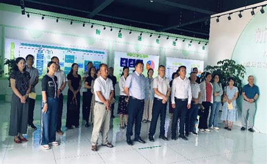 7月2日至3日，红河州人大常委会组织驻州全国人大代表、省人大代表及部分州人大代表组成调研组，由州人大常委会副主任汤卫东带队赴曲靖市、玉溪市，采取进重点园区、重点企业、重点产业的方式开展专题调研，让代表们进一步了解两地的园区经济和重点产业发展情况。
