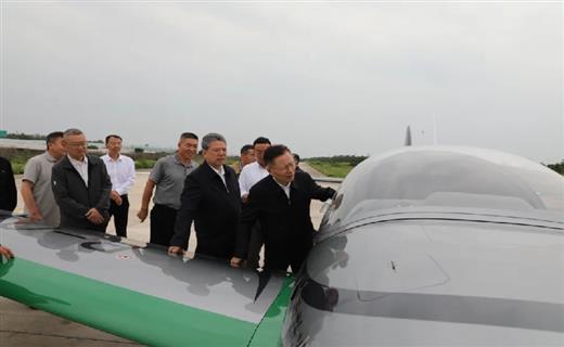6月10至11日，省人大常委会党组副书记、副主任宗国英，副主任任军号率队到红河哈尼族彝族自治州弥勒市就低空经济发展等情况进行调研。