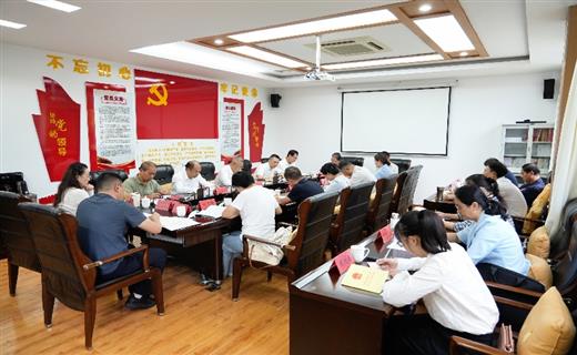 8月27日，州人大常委会召开《红河哈尼族彝族自治州留守儿童关爱保护条例》公布施行座谈会。