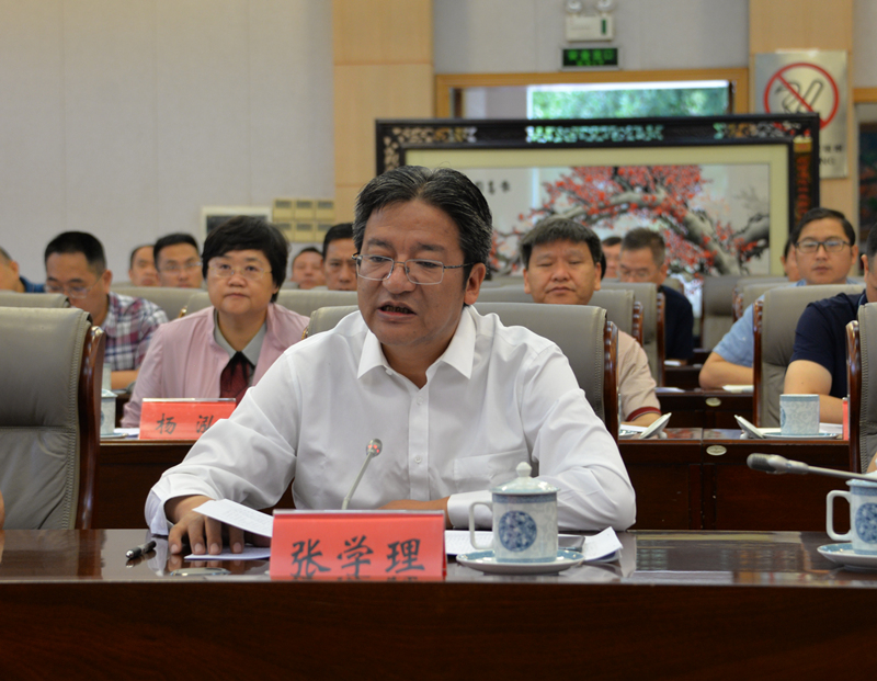 州教育体育局局长张学理做自查自评工作汇报