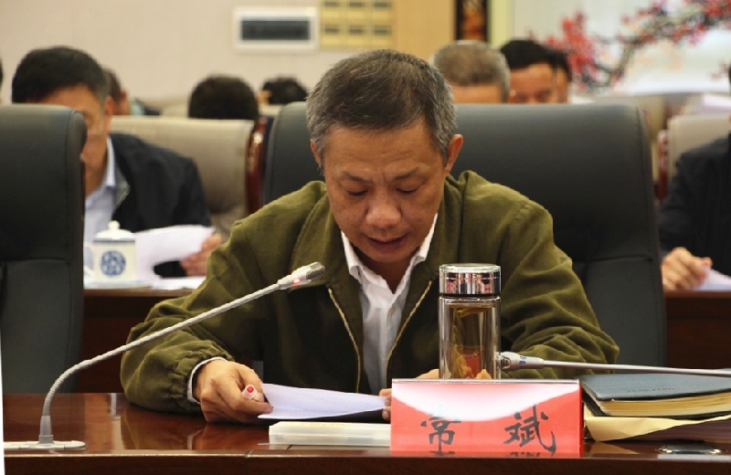 州人民政府副州长常斌作情况汇报